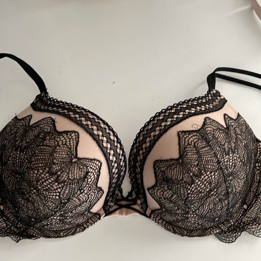 Victoria secret bra 34D
